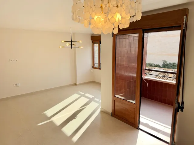 Piso reformado de 3 dormitorios y 2 baños a 200 metros del mar en el centro de Torrevieja — 32