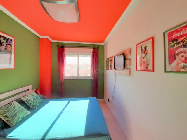 Apartamento , luminoso , colorido y en el corazón de Marina  - foto 3