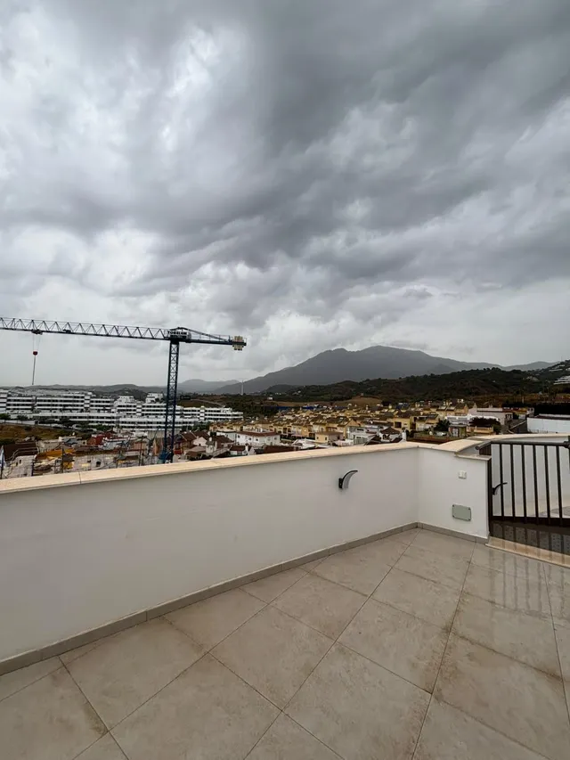 Se vende ático con piscina privada en Estepona — 21