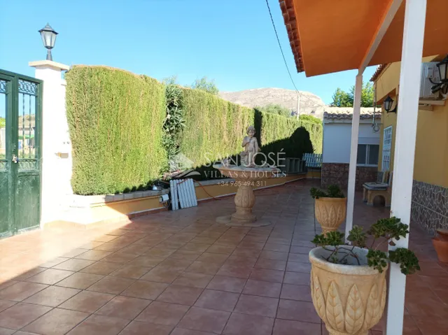 INMOBILIARIA SAN JOSE VENDE ESTUPENDO CHOLLO DE  CHALET EN POZOBLANCO-MONFORTE DEL CID — 41