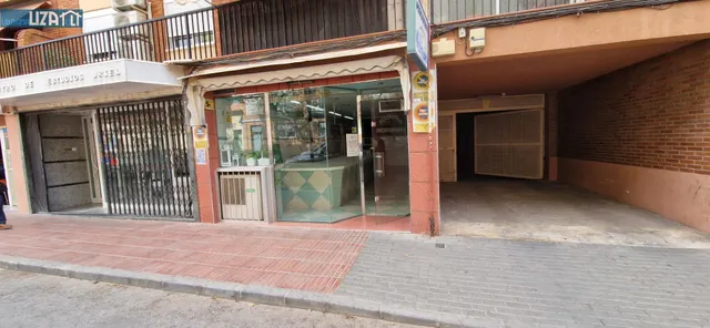 Amplio local comercial a pie de calle — 9