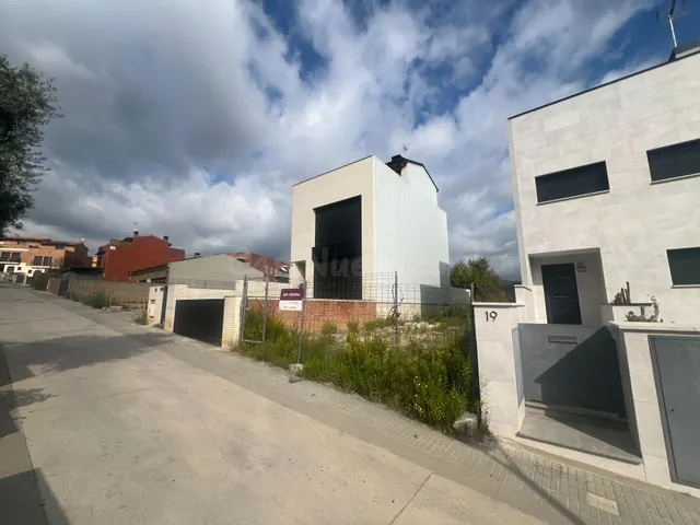 SOLAR PARA CASA ADOSADA en "Can Perich" - foto 4