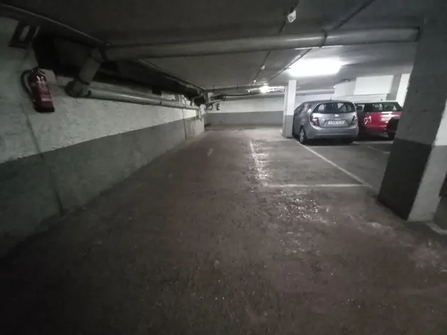 Plaza de garaje junto Plaça Comas ( Les Corts) — 3