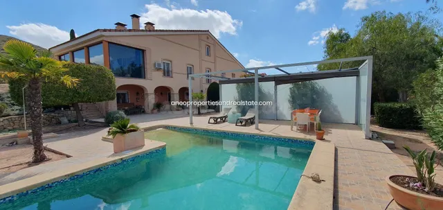 CHALET DE LUJO EN ZONA ESPECIAL A MENOS DE 30 MINUTOS DE PLA - foto 2