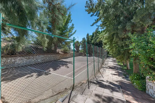 ¡Oportunidad en Doña Pilar! Piso de 2 dormitorios con piscina, jardines, parking y pista de tenis — 25