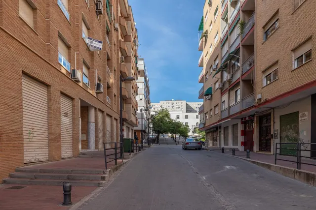 LOCAL VENTA JUNTO AVDA.CONSTITUCION GRANADA — 19