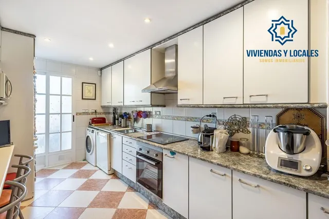 CASA PAREADA EN LA ZUBIA CON PISCINA, ZONA DE BARBACOA Y JARDÍN — 14