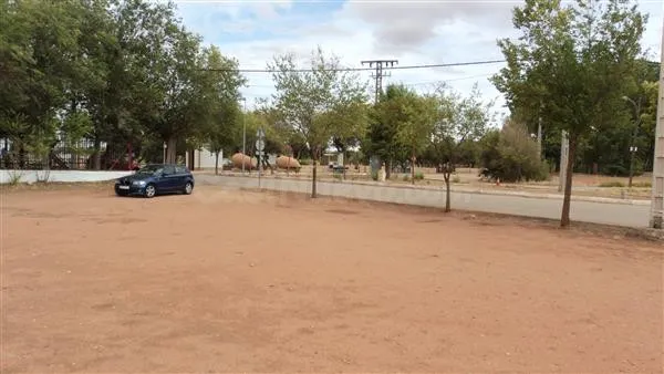 AMPLIA PARCELA JUNTO A LA LAGUNA DE VILLAFRANCA, SUPERFICIE  - foto 4
