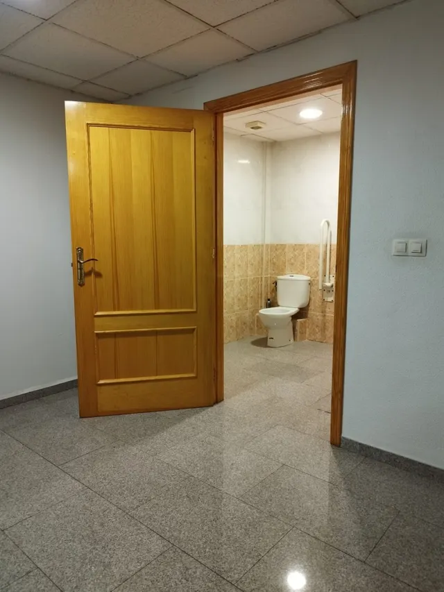 ENTRESUELO PARA OFICINAS JUNTO CENTRO COMERCIAL VEGA PLAZA — 23