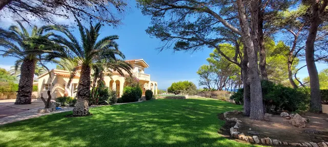 Chalet en venta en Les Tres Cales — 38