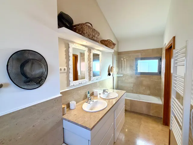 Ático Dúplex Exclusivo con 3 Terrazas, 2 Piscinas y Amplios Espacios — 45