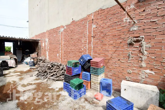 TERRENO URBANO CON MUCHAS POSIBILIDADES — 38