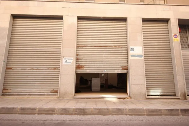 Amplio Local Comercial en Elda