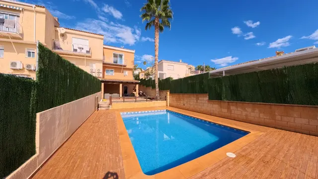 Adosado de esquina con 3 dormitiorios, piscina propia y vista al mar — 24