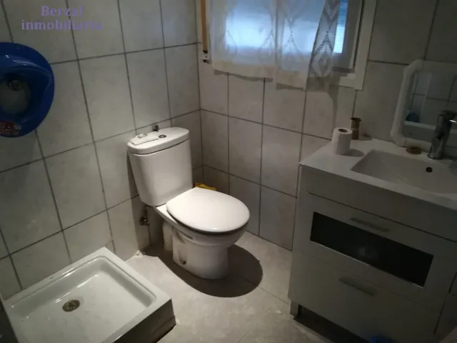 Casa magnifica, de dimensiones extraordinarias a veinte minutos andando del centro. — 14