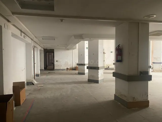 Local enorme en el centro — 5