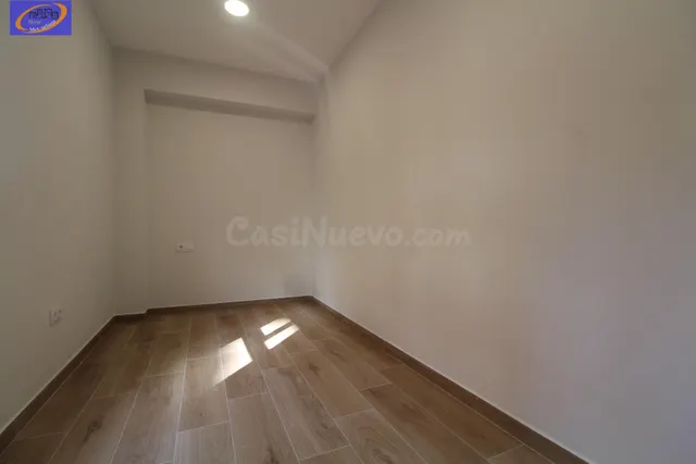 Piso Reformado en Mont-Olivet, Valencia - foto 5