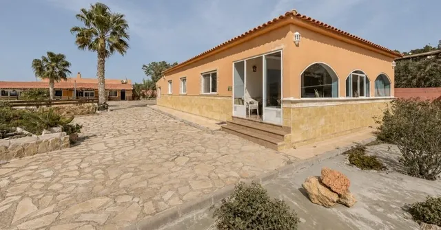 EXCLUSIVA FINCA MULTIFAMILIAR CON 4 VIVIENDAS INDEPENDIENTES - foto 3