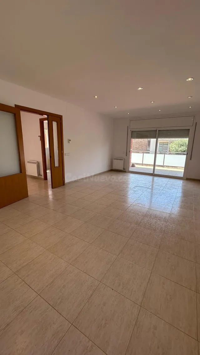 CASA CON 5 habitaciones, JARDÍN, GRAN GARAJE Y VISTAS AL MAR - foto 2