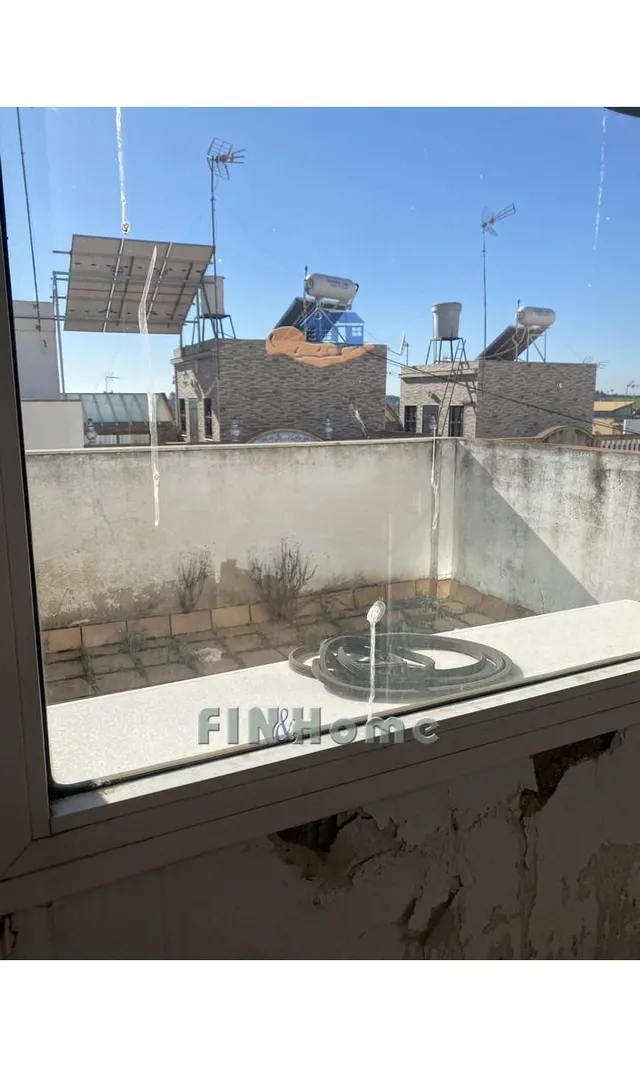 Casa adosada de 152 m2 con cochera, 3 plantas y azotea en Coria del Río — 11