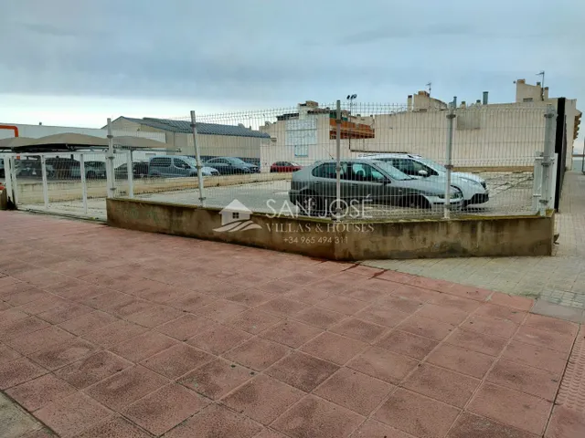 OPORTUNIDAD SE VENDE Y SE ALQUILA SOLAR PARA MUCHOS USOS CER