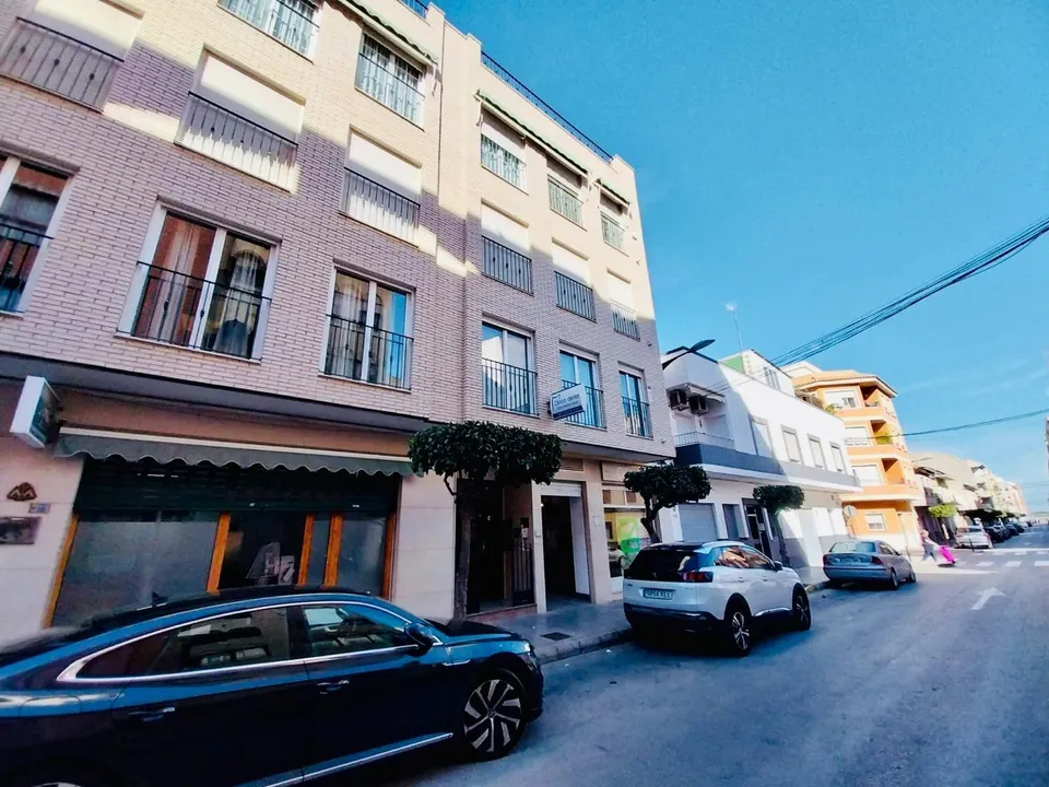 Piso de gran tamaño y excelentes calidades en pleno centro de Almoradí.