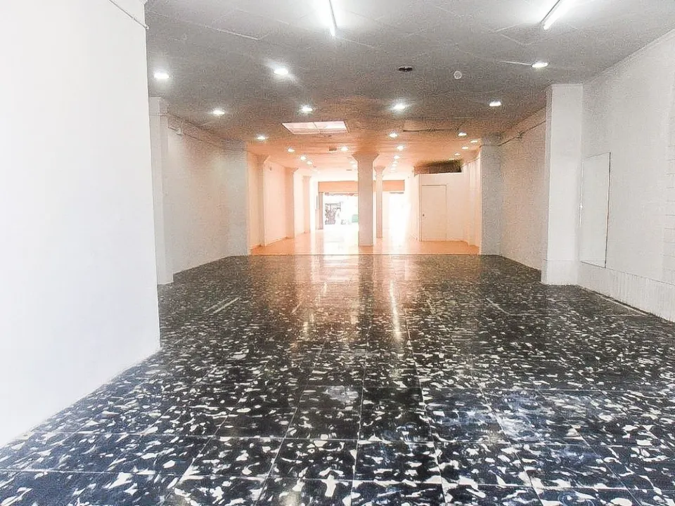 Local diáfano en venta, Sabadell, zona  Creu de Barbera