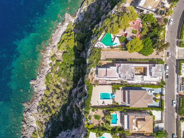 Impresionante villa en primera línea sobre el acantilado de Bahía Grande con espectaculares vistas panorámicas al mar — 24