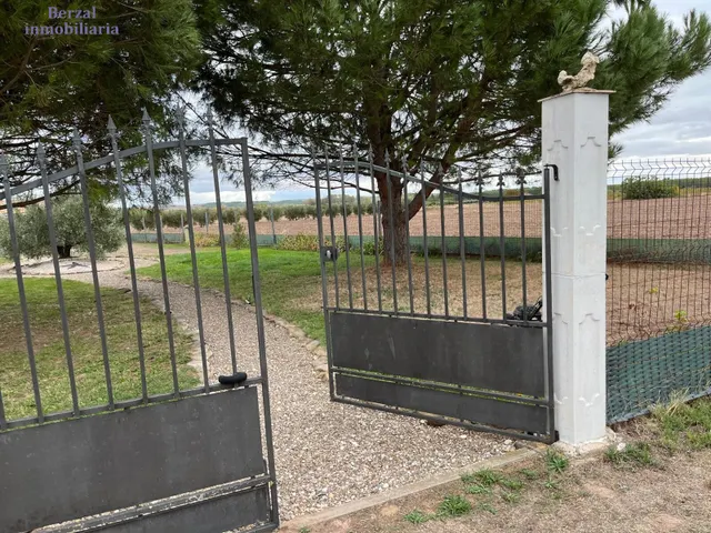 Finca rústica, vallada con agua de pozo, luz con generador. — 7
