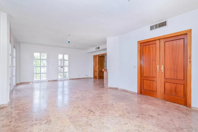 Chalet independiente en esquina en una zona muy buena de Huétor Vega — 6