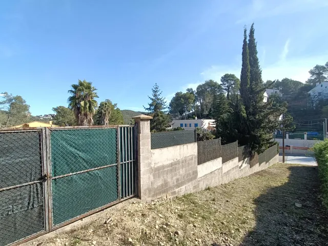 ¡Dos terrenos amplios y bien orientados! — 4
