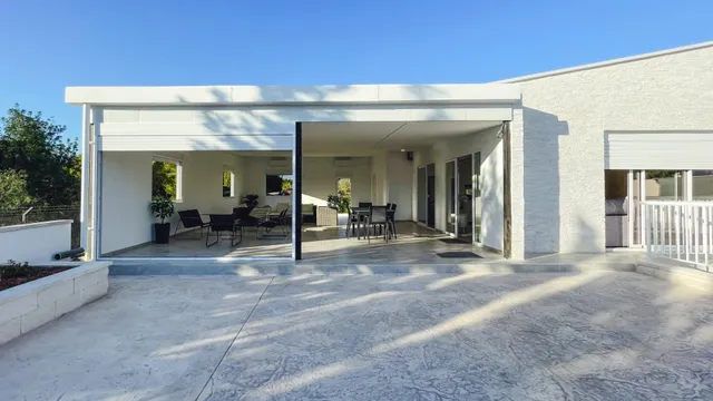 Chalet de lujo en venta en Benidorm: 6 dormitorios y 4 baños dividido en 2 casas independientes — 10