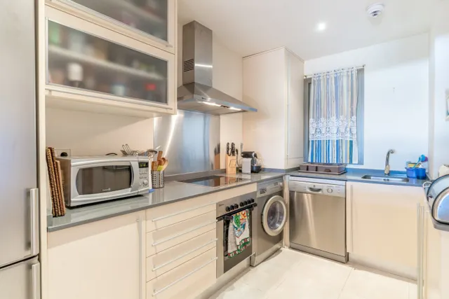 Elegante apartamento en primera planta con vistas panorámicas al mar en Sotoserena – Nueva Milla de Oro, Estepona — 16