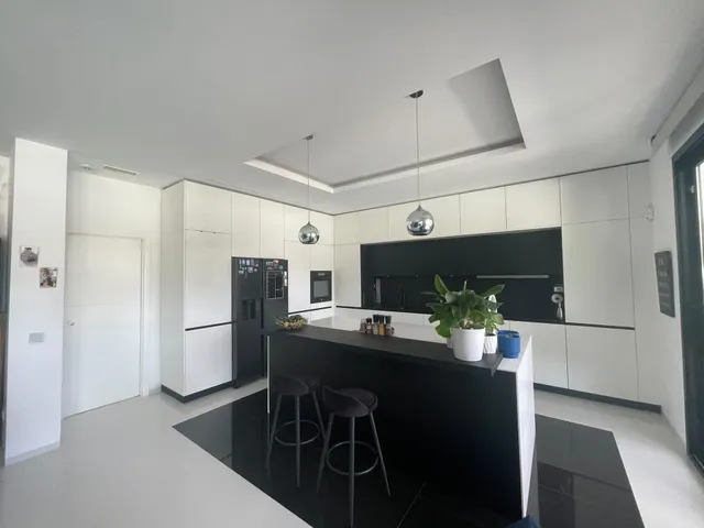 Exclusivo chalet con piscina, amplios jardines y excelentes prestaciones — 12