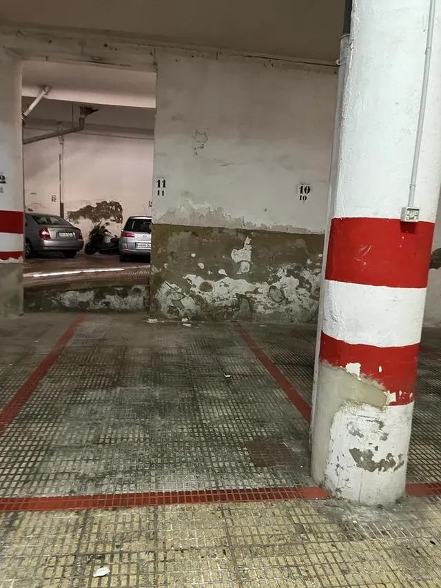 SE VENDE  PLAZA DE GARAJE CERCA DE HOSPITAL — 11