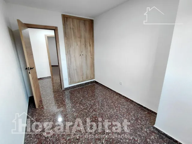 Amplitud y confort a estrenar en este luminoso piso reformado con balcón y ascensor — 14