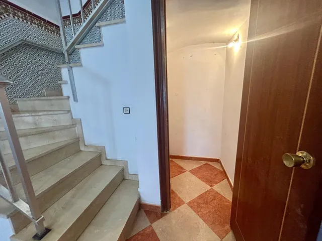Amplia Casa para Reformar en el Corazón de la Ciudad — 6