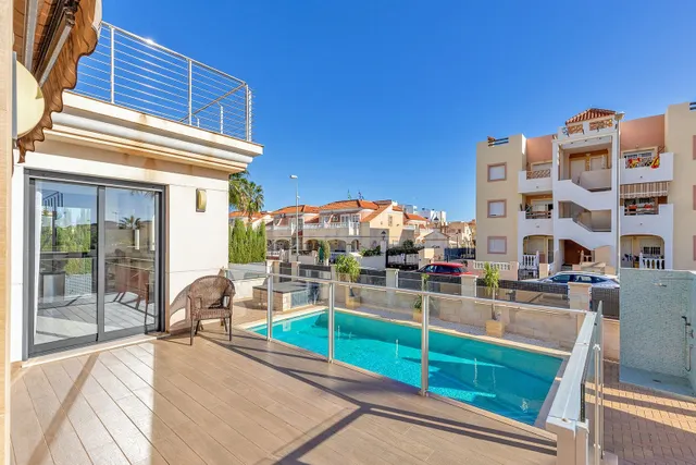 VILLA DE 5 DORMITORIOS Y 4 BAÑOS EN LA ZENIA (ORIHUELA COSTA - foto 4