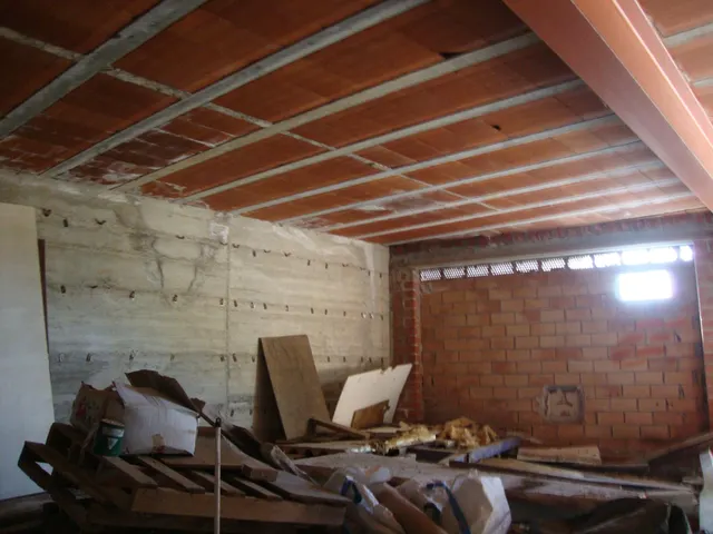 GARAJE EN PARCELA DE 800M2 EN URBANIZACIÓN — 7