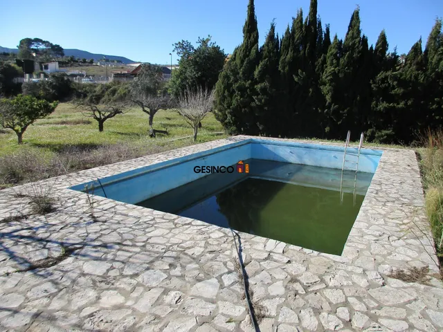 CHALET DE ORIGEN BIEN CONSERVADO CON PISCINA — 9