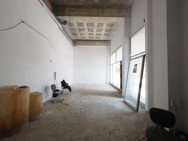 SE VENDE LOCAL COMERCIAL EN TERRASSA, ZONA SEGLE XX - foto 3