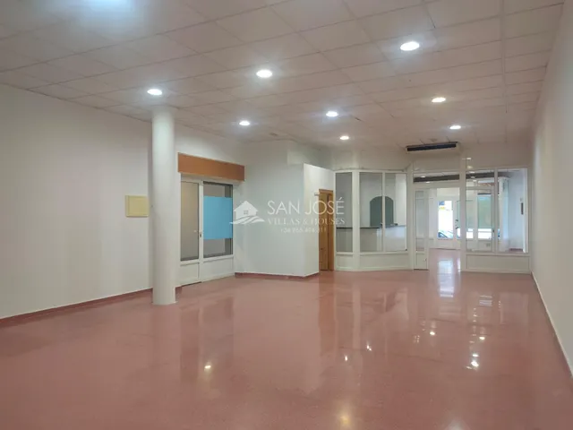 SE VENDE O SE ALQUILA LOCAL COMERCIAL VACIO EN EL CENTRO DE ASPE — 15