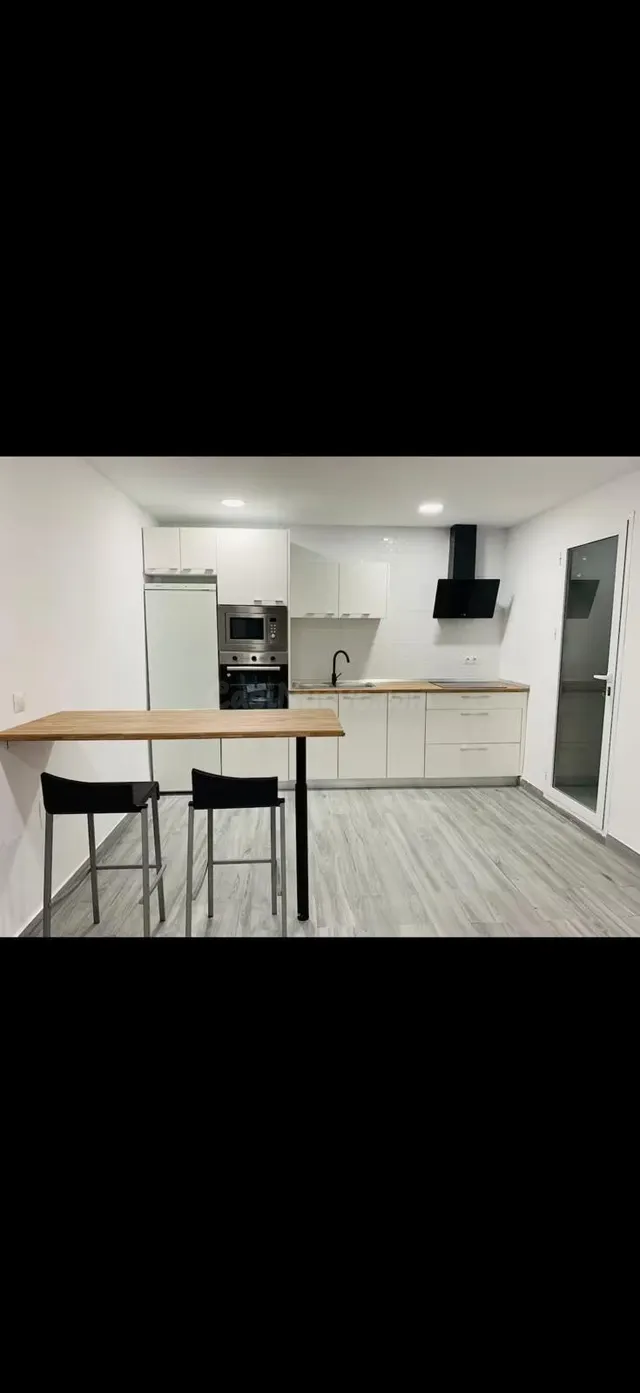 Alquiler de Vivienda Amueblada en el Zapillo, Ideal para Tem