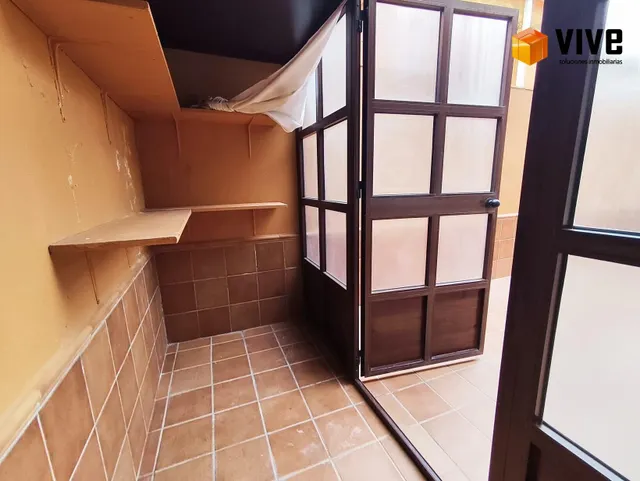 Casa adosada de dos plantas en La Rinconada: espacio, luz y comodidad para tu familia — 17