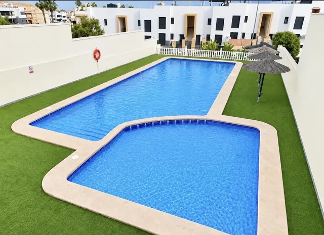 CHALET CON PISCINA COMUNITARIA JUNTO A VILLAMARTIN GOLF, ORI - foto 4
