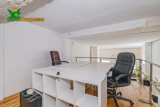 Local comercial de 87 m2 junto a calle Obispo Hurtado. Con doble altura. — 12