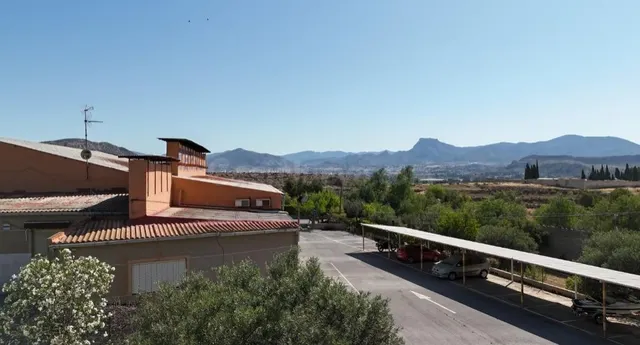 Exclusiva propiedad con vivienda, restaurante y amplio terre - foto 3