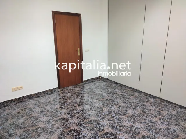 Locales comerciales a la venta en Ontinyent, zona El Llombo. — 9