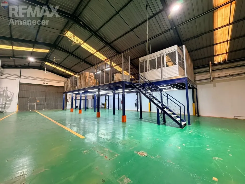 Nave industrial agroalimentaria equipada con cámaras frigoríficas y fotovoltaica