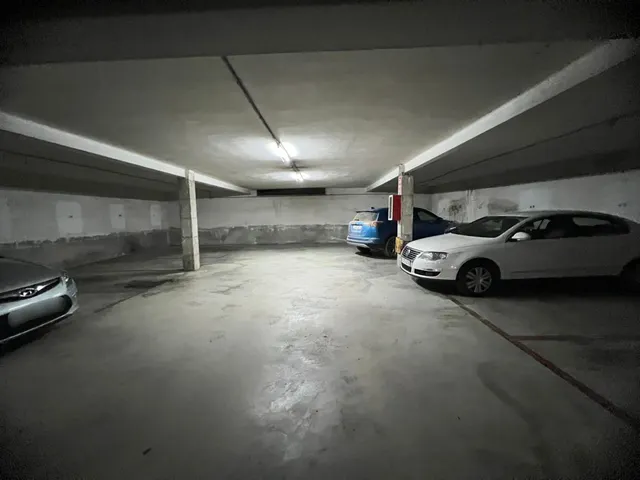 IDEAL INVERSORES. Se vende garaje con 16 plazas de coche alquiladas en la zona del Escorxador. — 9